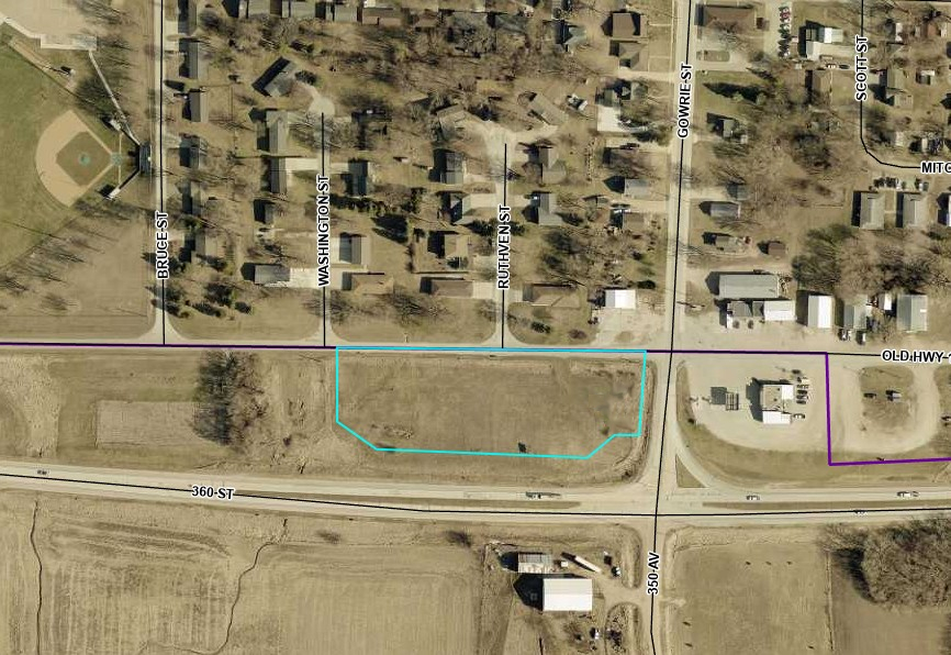 Aerial view of a neighborhood with labeled streets: Bruce, Washington, Ruthven, Gowrie, and Scott. Highlighted areas show empty lots near 360 St and Old Hwy.